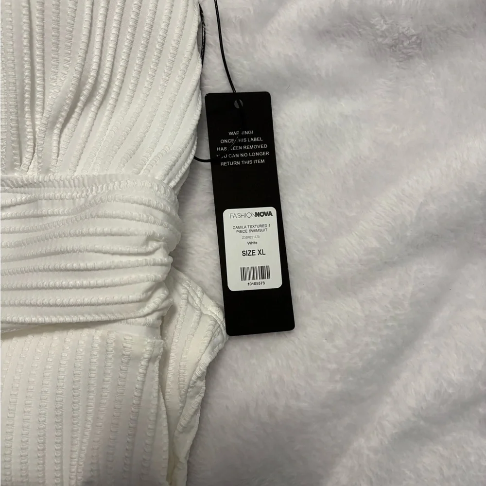 One piece bathing suit - Picture 3 of 4